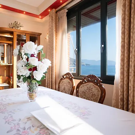 Holidays Apartament *